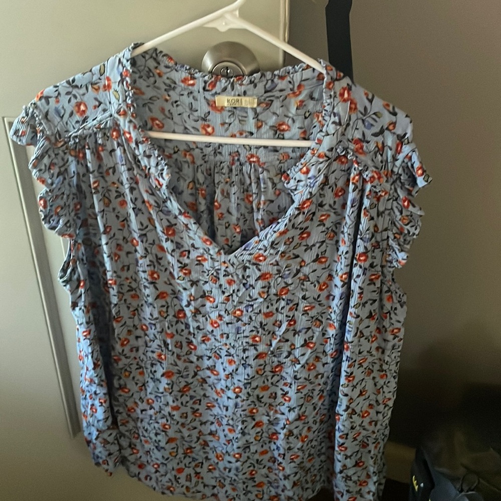 Cute boutique sleeveless top